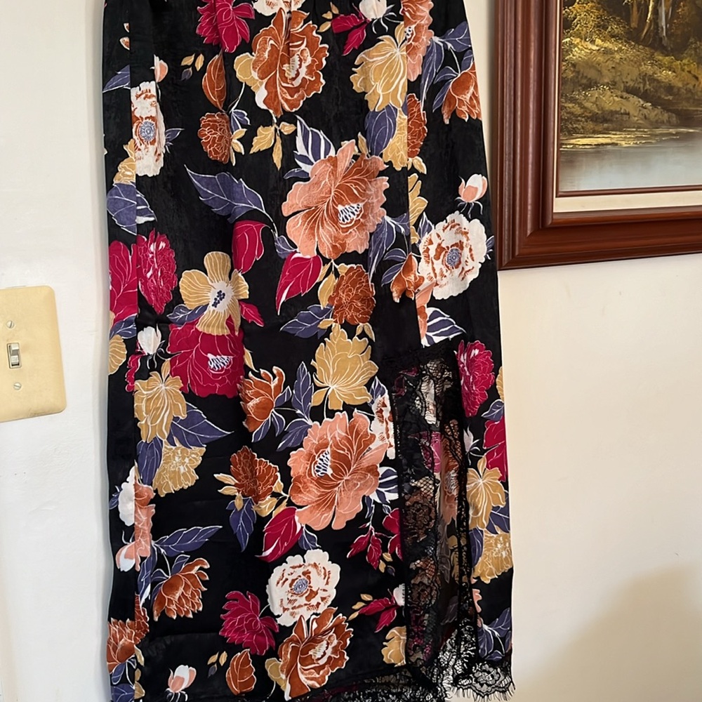 BAND OF THE FREE FLORAL UNLINED SKIRT. NWT. SIZE SMALL